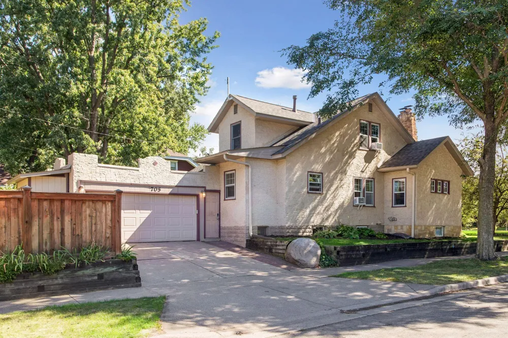 705 Wheelock Parkway W Saint Paul, MN 55117