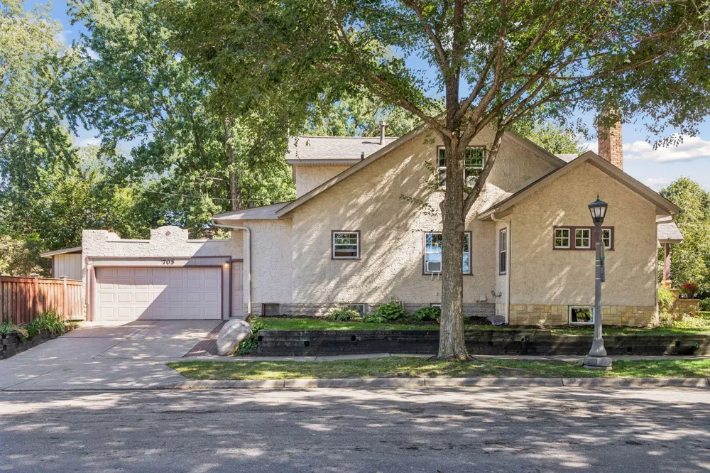 705 Wheelock Parkway W Saint Paul, MN 55117