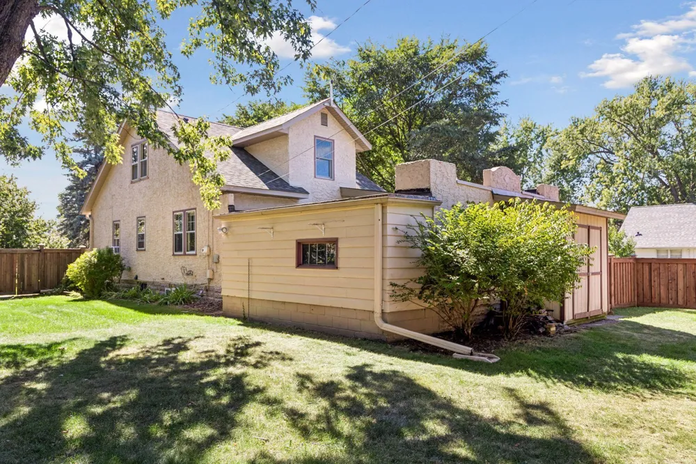 705 Wheelock Parkway W Saint Paul, MN 55117