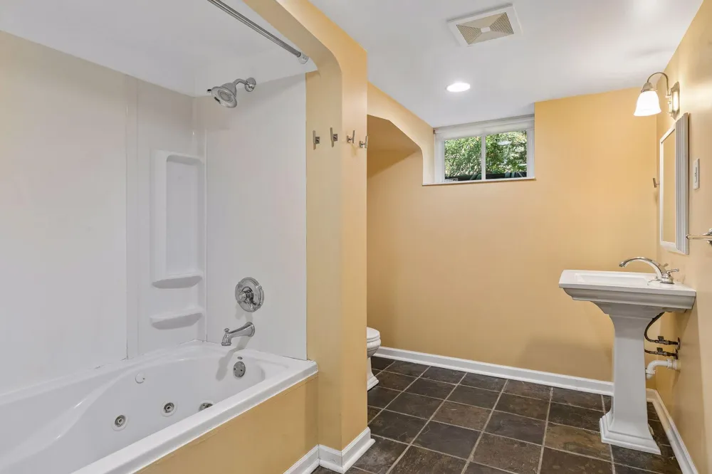 705 Wheelock Parkway W Saint Paul, MN 55117