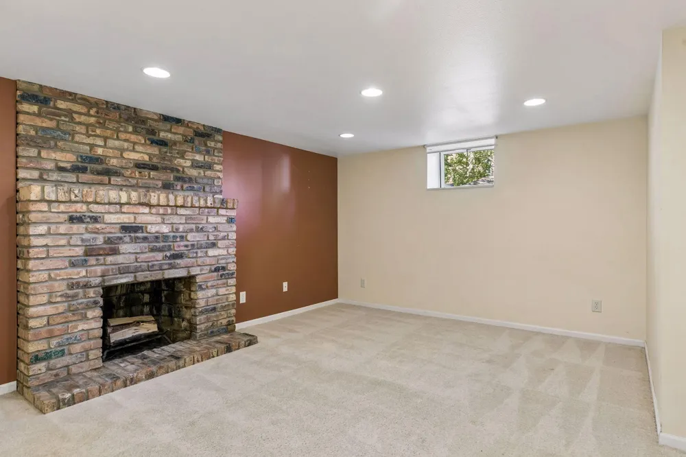 705 Wheelock Parkway W Saint Paul, MN 55117