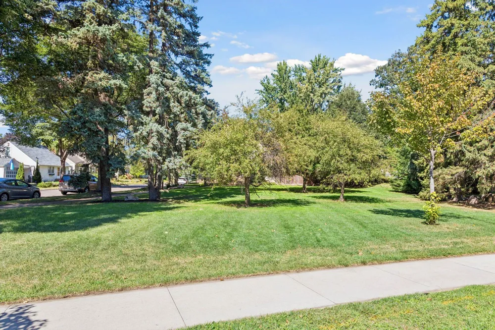 705 Wheelock Parkway W Saint Paul, MN 55117