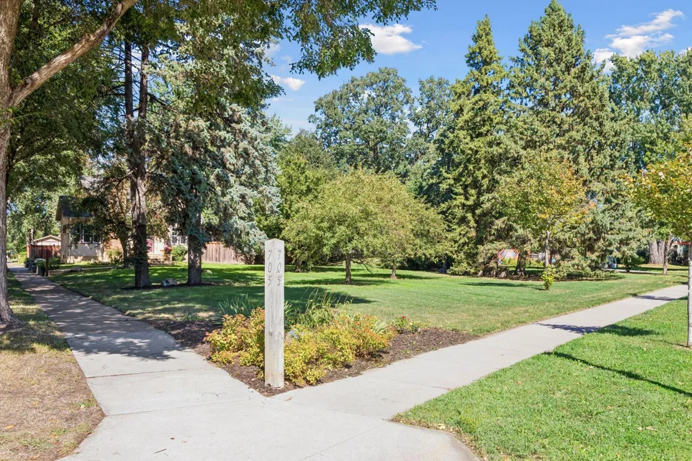 705 Wheelock Parkway W Saint Paul, MN 55117