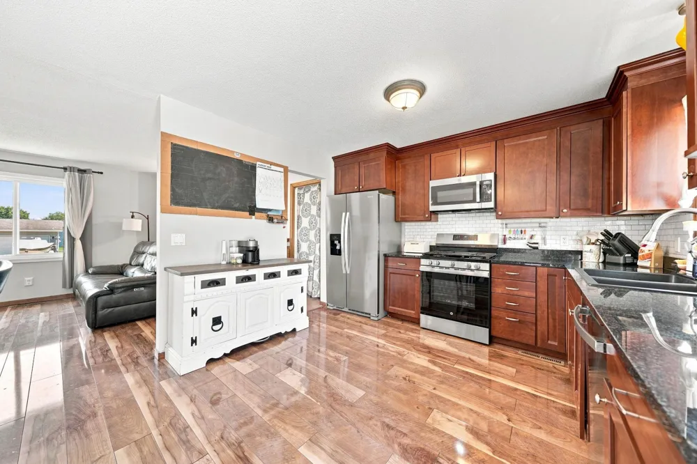 2201 Kessler Lane Chaska, MN 55318