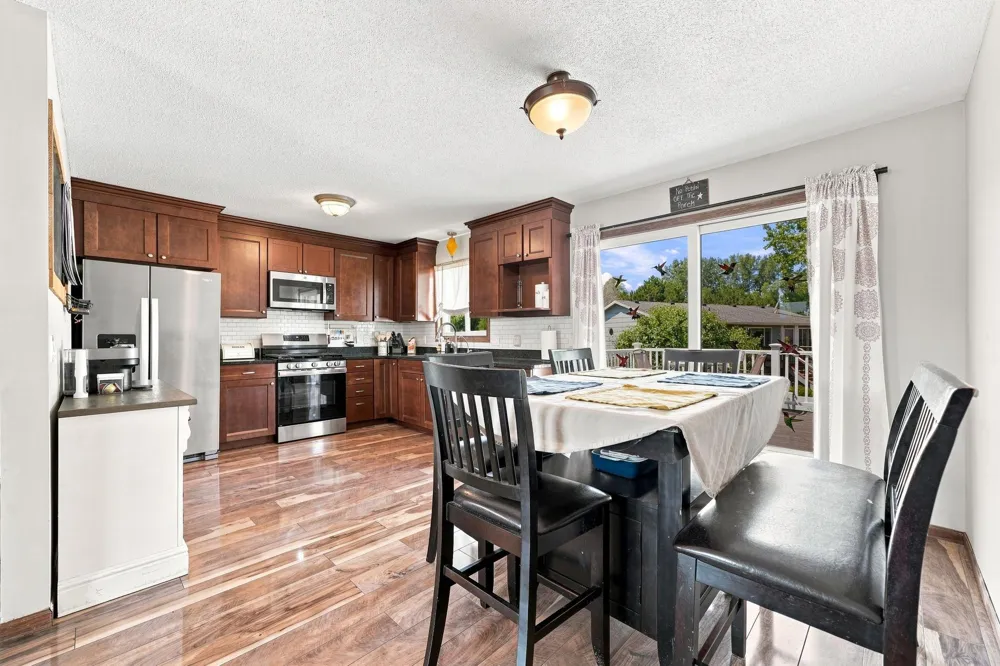 2201 Kessler Lane Chaska, MN 55318