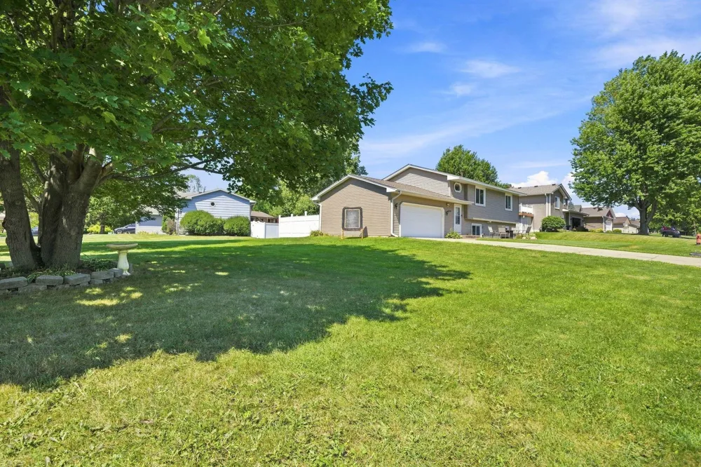 2201 Kessler Lane Chaska, MN 55318