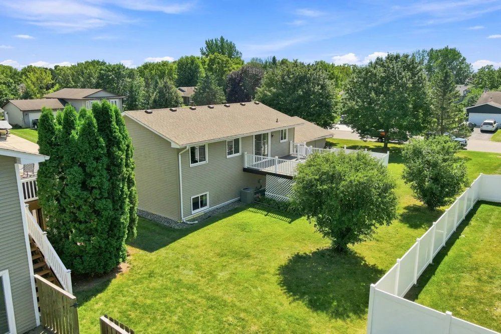 2201 Kessler Lane Chaska, MN 55318