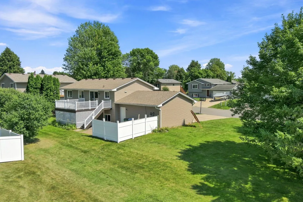 2201 Kessler Lane Chaska, MN 55318