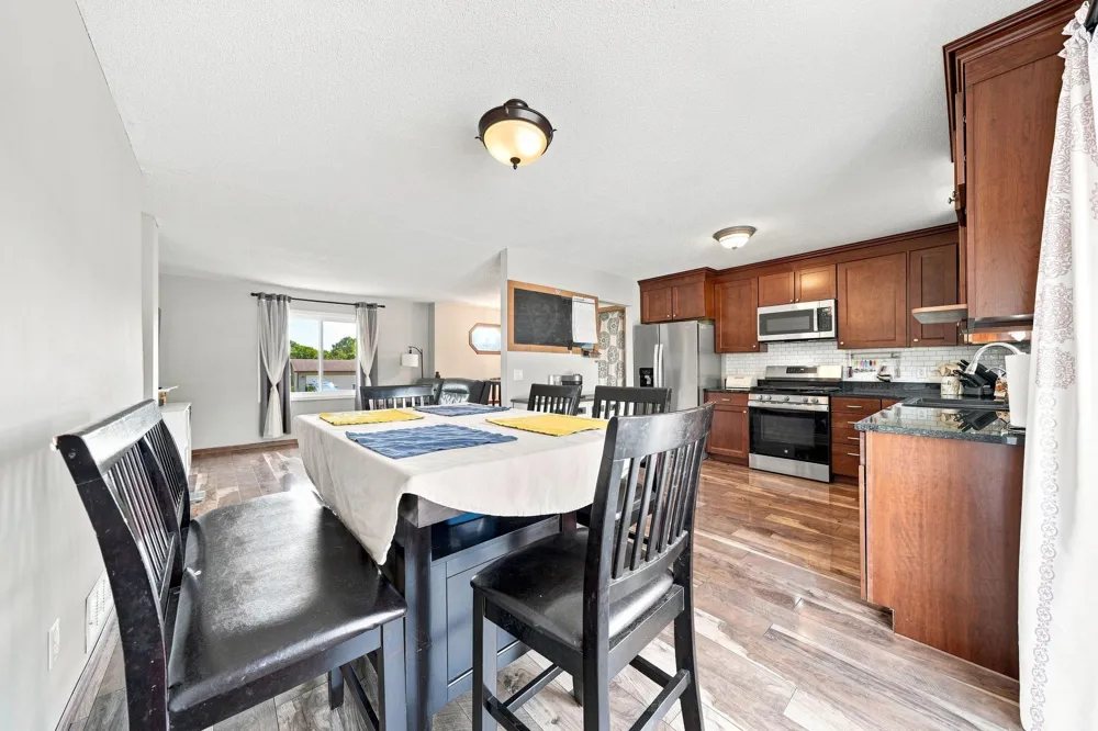 2201 Kessler Lane Chaska, MN 55318