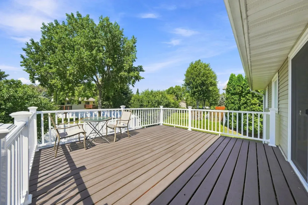 2201 Kessler Lane Chaska, MN 55318