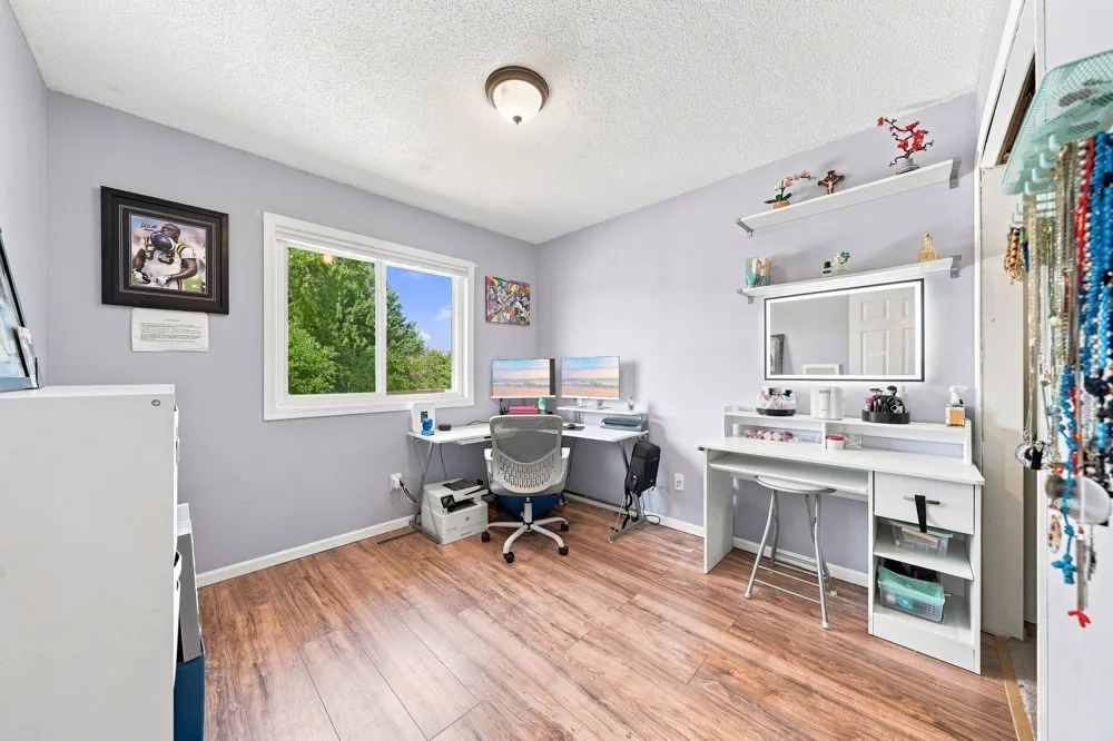 2201 Kessler Lane Chaska, MN 55318