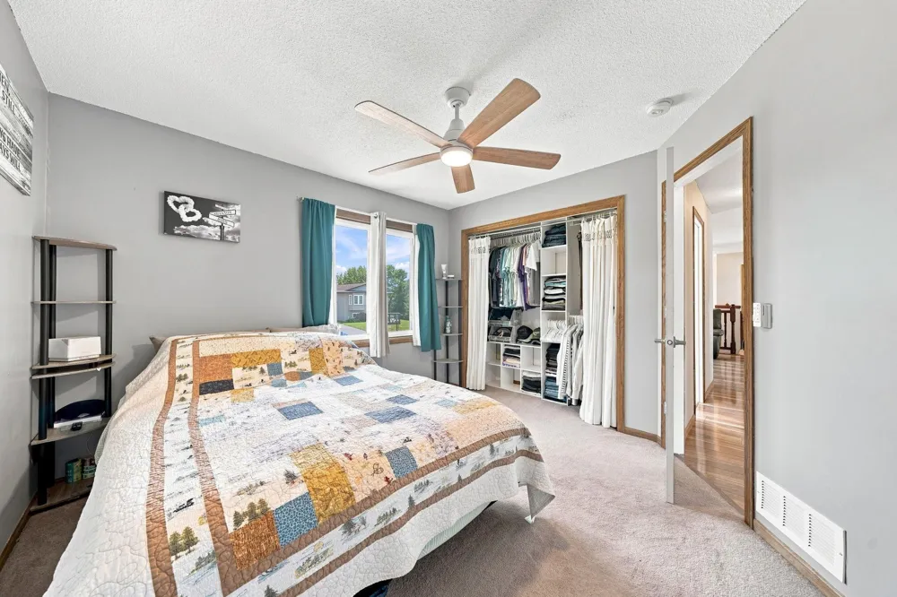 2201 Kessler Lane Chaska, MN 55318