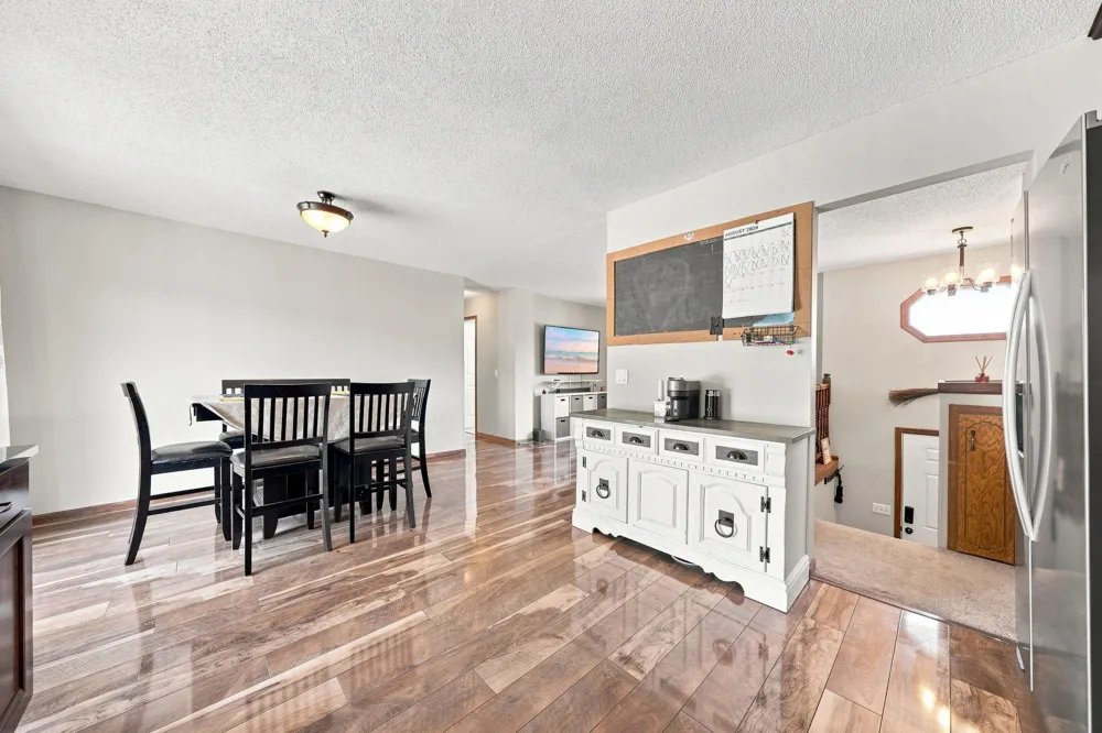 2201 Kessler Lane Chaska, MN 55318