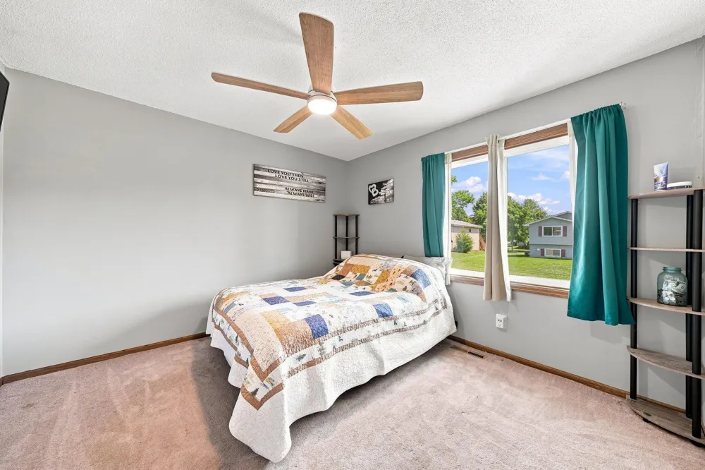 2201 Kessler Lane Chaska, MN 55318
