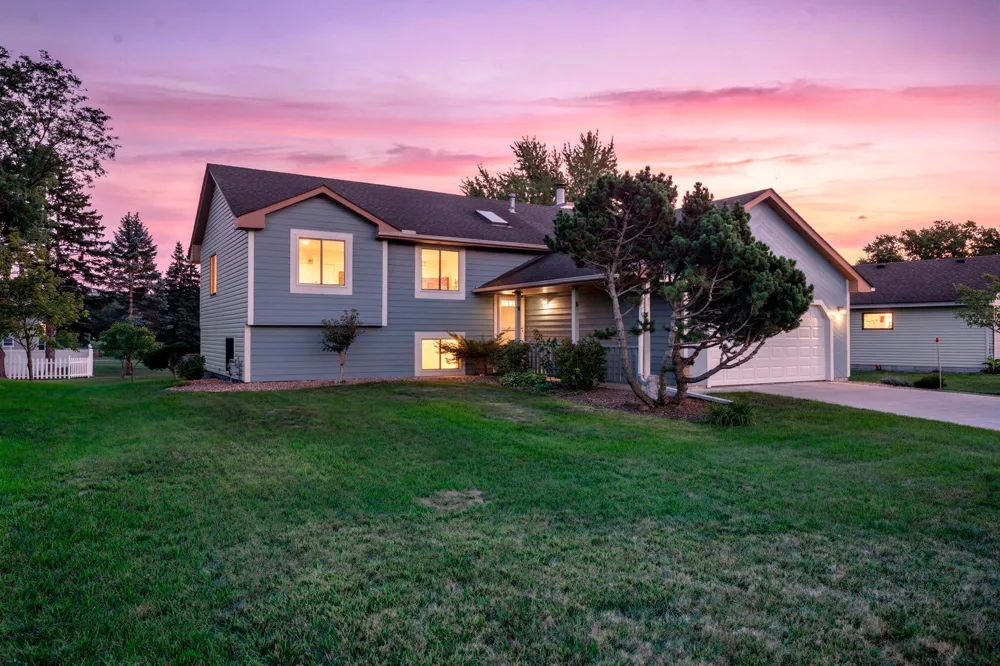 1013 Rushmore Drive Burnsville, MN 55306