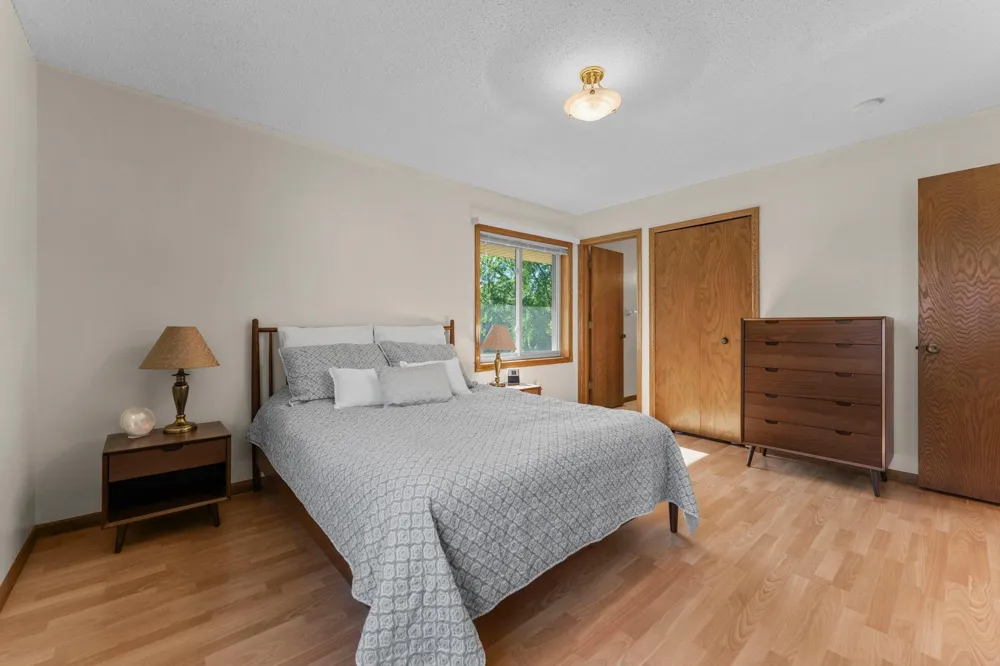 1013 Rushmore Drive Burnsville, MN 55306