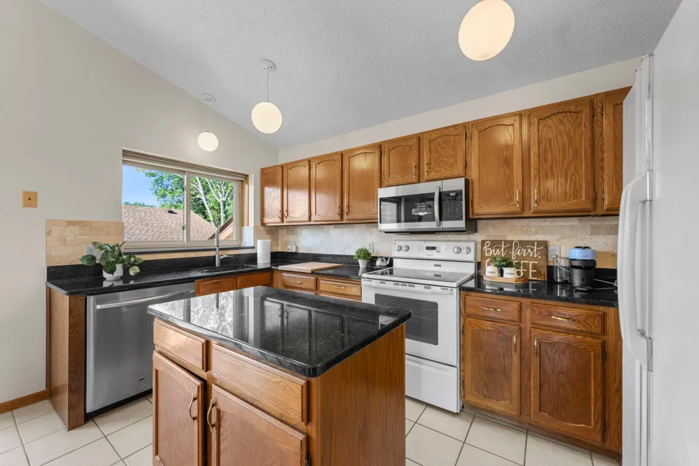 1013 Rushmore Drive Burnsville, MN 55306