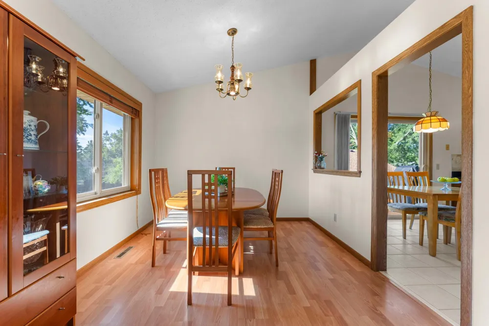 1013 Rushmore Drive Burnsville, MN 55306