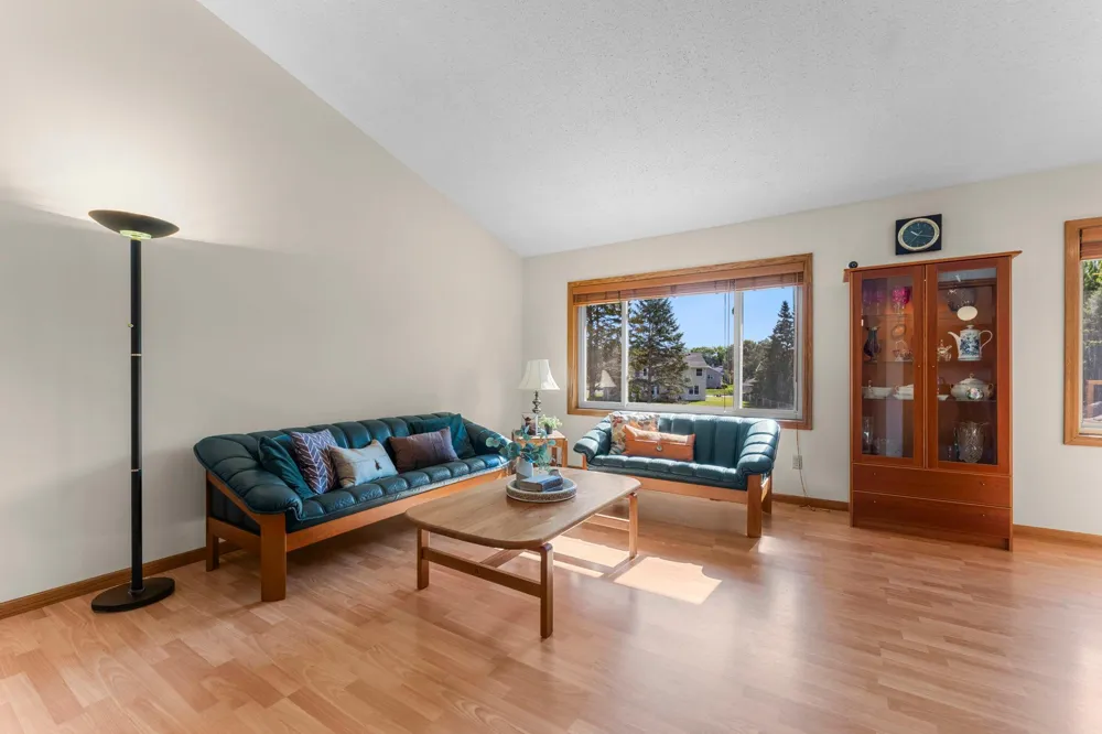 1013 Rushmore Drive Burnsville, MN 55306