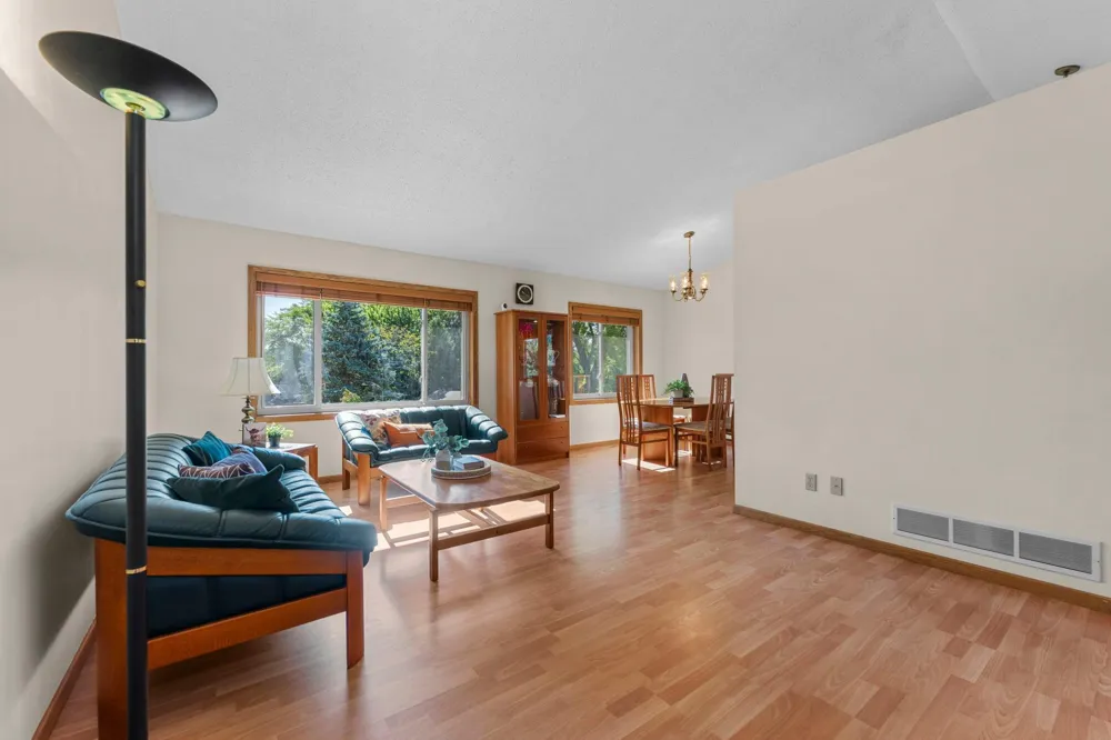 1013 Rushmore Drive Burnsville, MN 55306