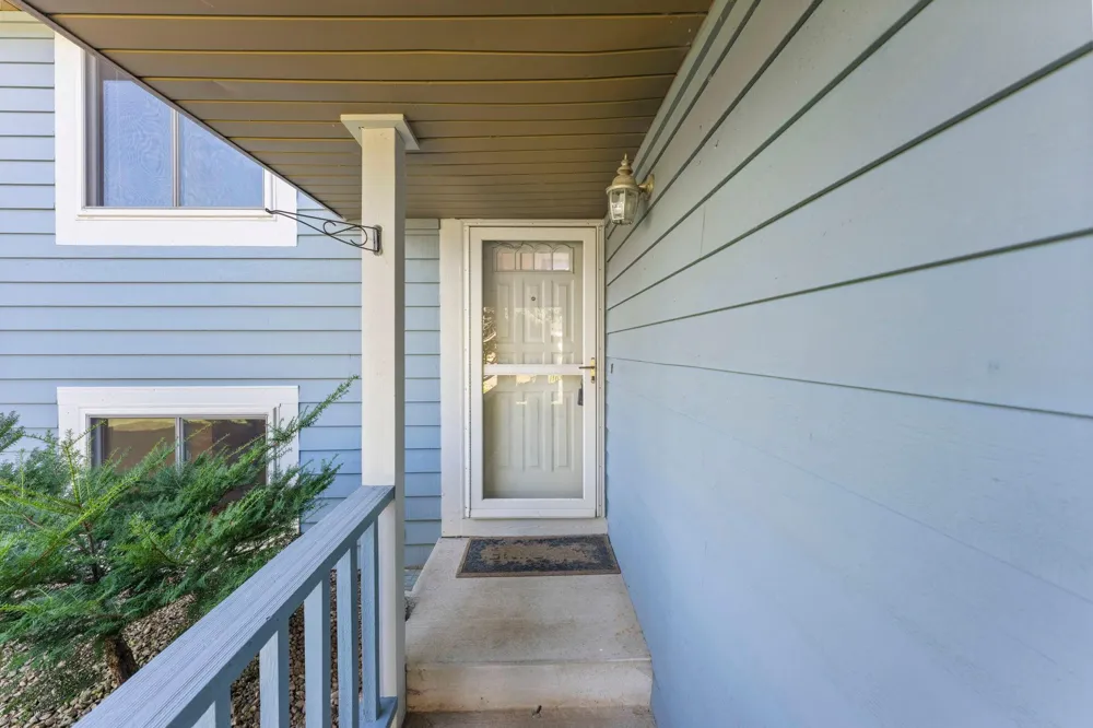1013 Rushmore Drive Burnsville, MN 55306