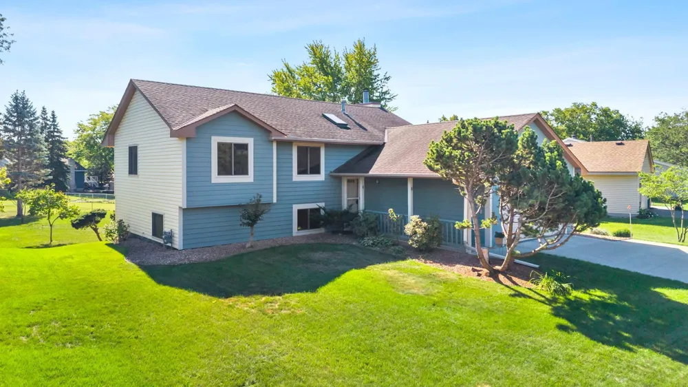 1013 Rushmore Drive Burnsville, MN 55306