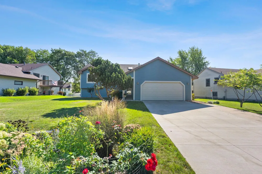 1013 Rushmore Drive Burnsville, MN 55306