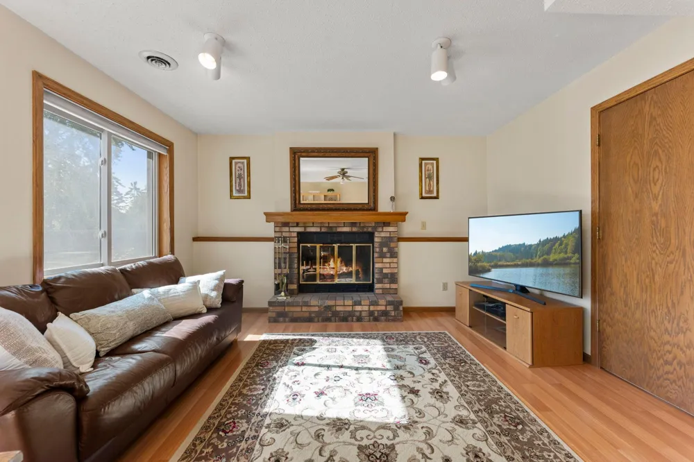 1013 Rushmore Drive Burnsville, MN 55306