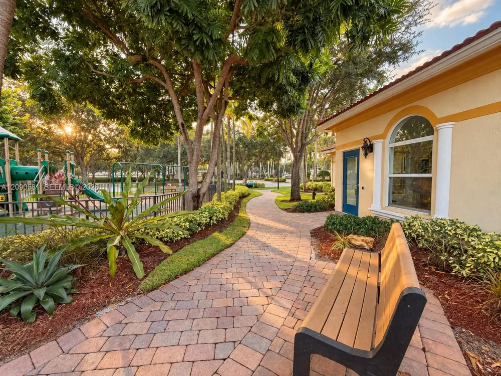 2913 S Greenleaf Cir Boynton Beach, FL 33426