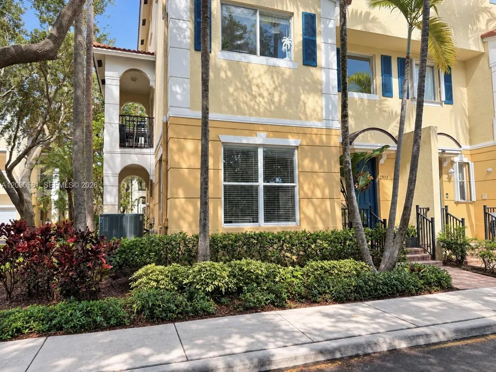 2913 S Greenleaf Cir Boynton Beach, FL 33426