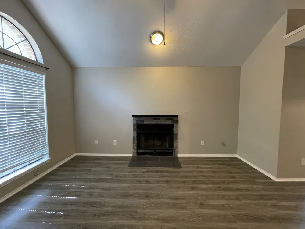 5737 STERLING GREEN TRAIL Arlington, TX 76017