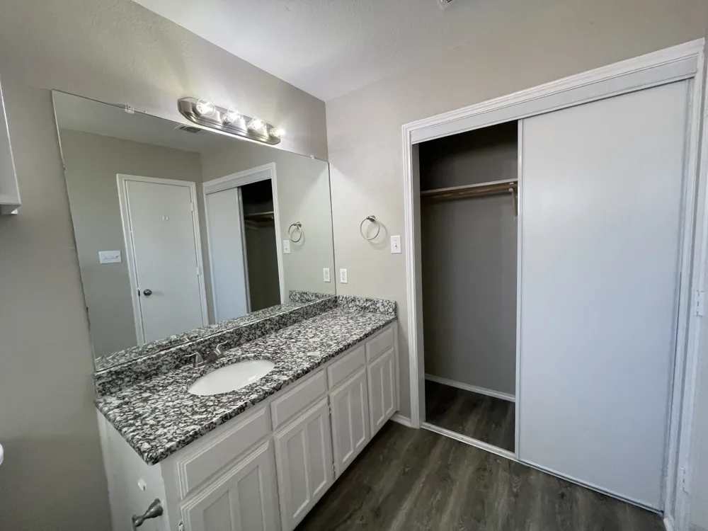 5737 STERLING GREEN TRAIL Arlington, TX 76017
