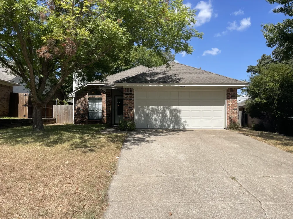 5737 STERLING GREEN TRAIL Arlington, TX 76017