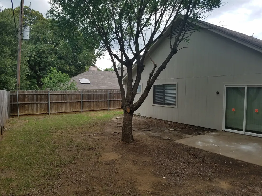 5737 STERLING GREEN TRAIL Arlington, TX 76017