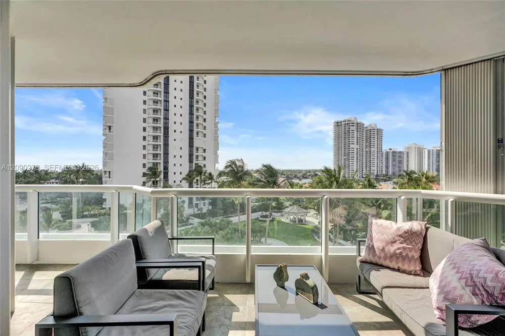 21055 Yacht Club Dr #901 Aventura, FL 33180