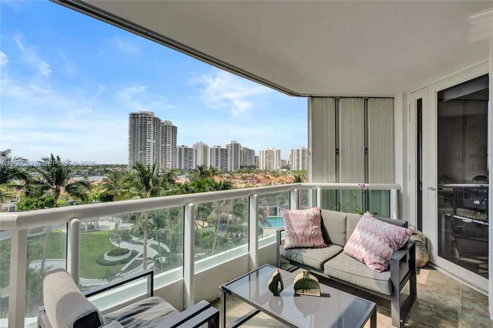 21055 Yacht Club Dr #901 Aventura, FL 33180
