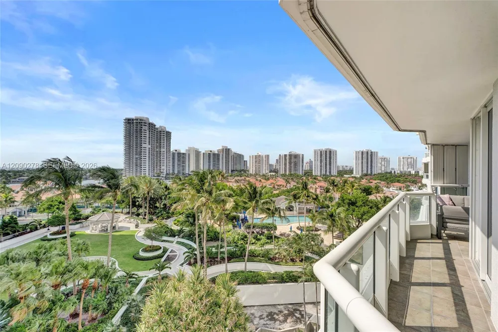 21055 Yacht Club Dr #901 Aventura, FL 33180