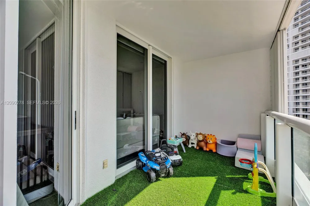21055 Yacht Club Dr #901 Aventura, FL 33180