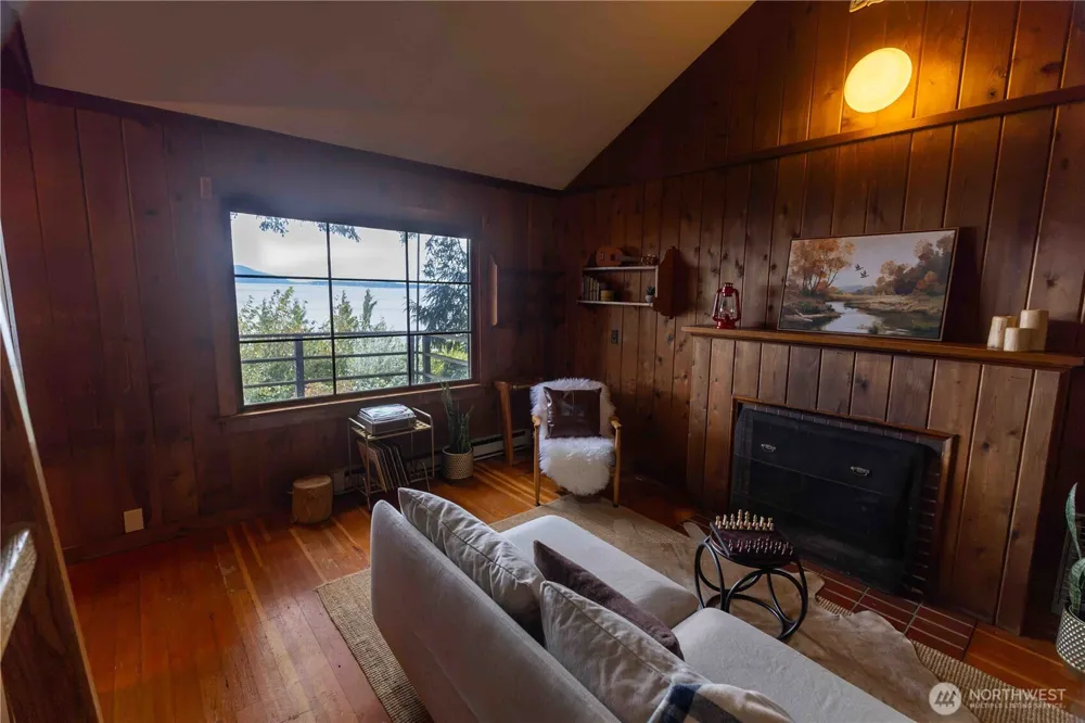 1083 Chuckanut Drive Bellingham, WA 98229