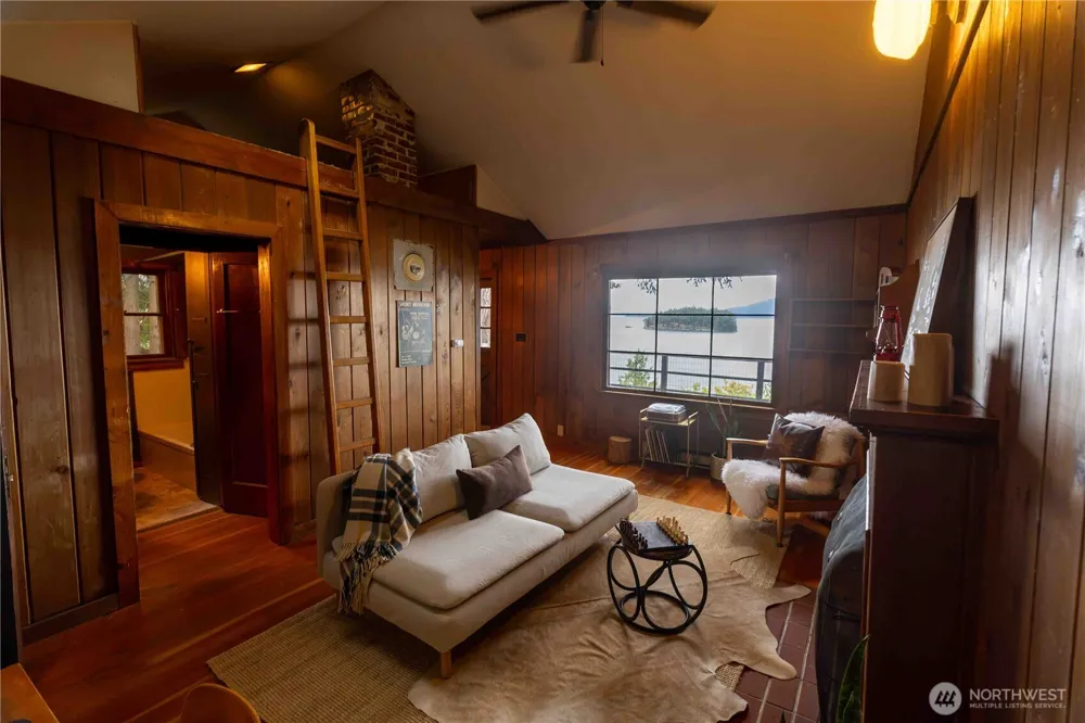 1083 Chuckanut Drive Bellingham, WA 98229