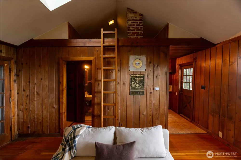 1083 Chuckanut Drive Bellingham, WA 98229