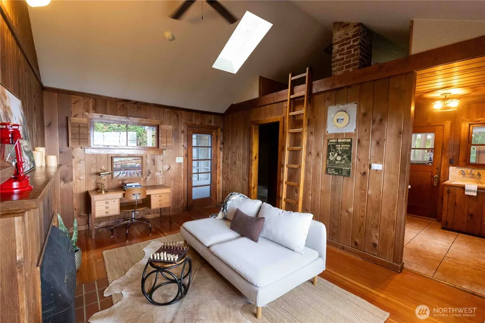 1083 Chuckanut Drive Bellingham, WA 98229