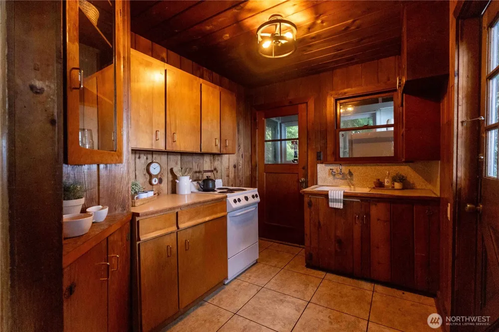 1083 Chuckanut Drive Bellingham, WA 98229