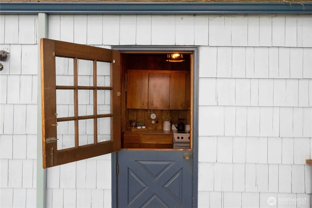 1083 Chuckanut Drive Bellingham, WA 98229
