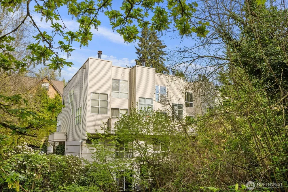 10237 SE 3rd Street #5 Bellevue, WA 98004