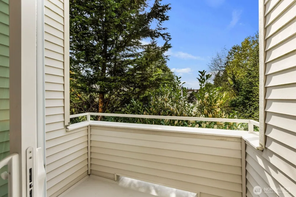 10237 SE 3rd Street #5 Bellevue, WA 98004