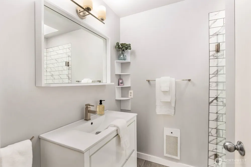 10237 SE 3rd Street #5 Bellevue, WA 98004