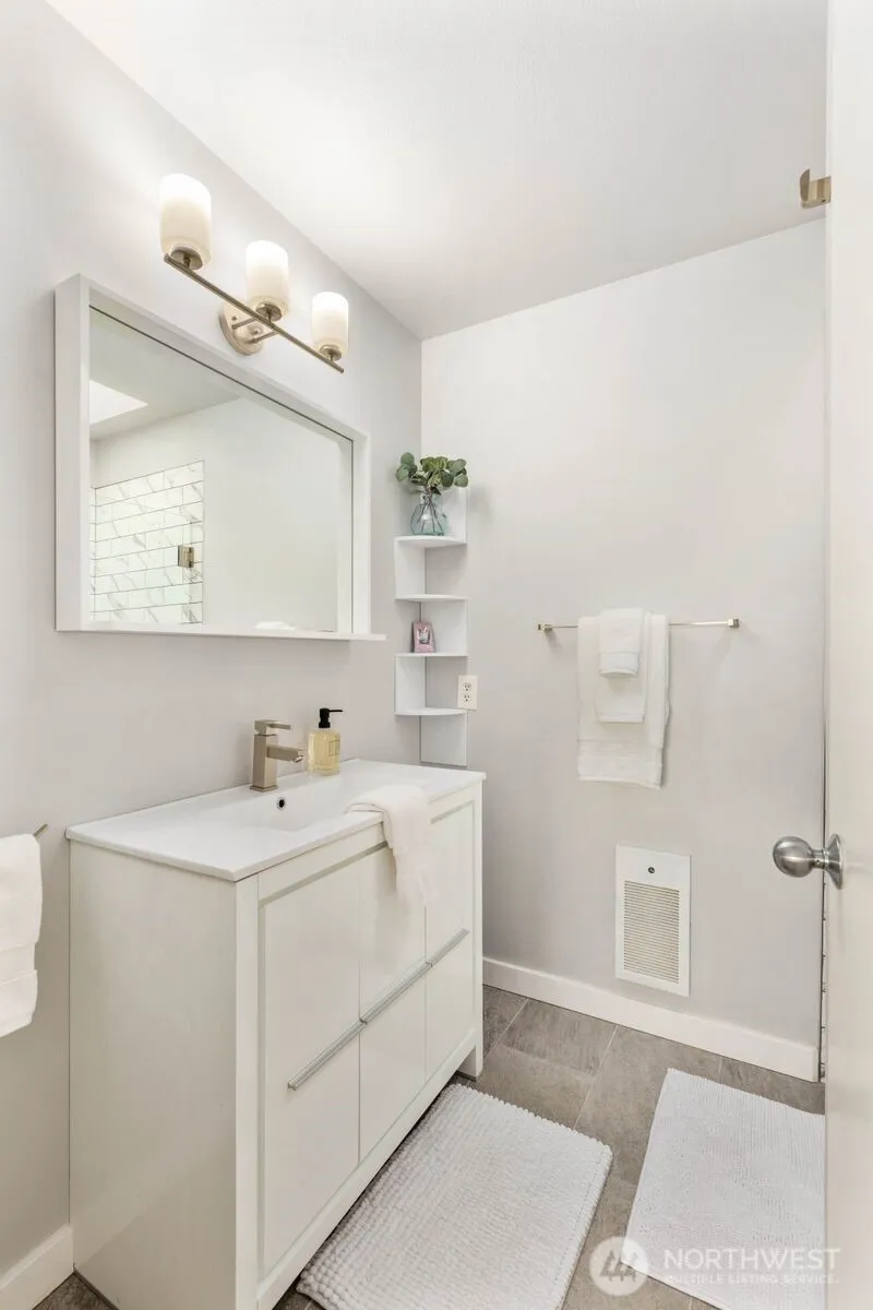10237 SE 3rd Street #5 Bellevue, WA 98004