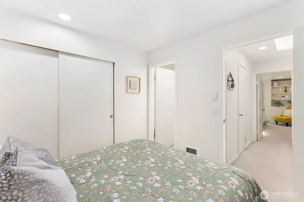 10237 SE 3rd Street #5 Bellevue, WA 98004