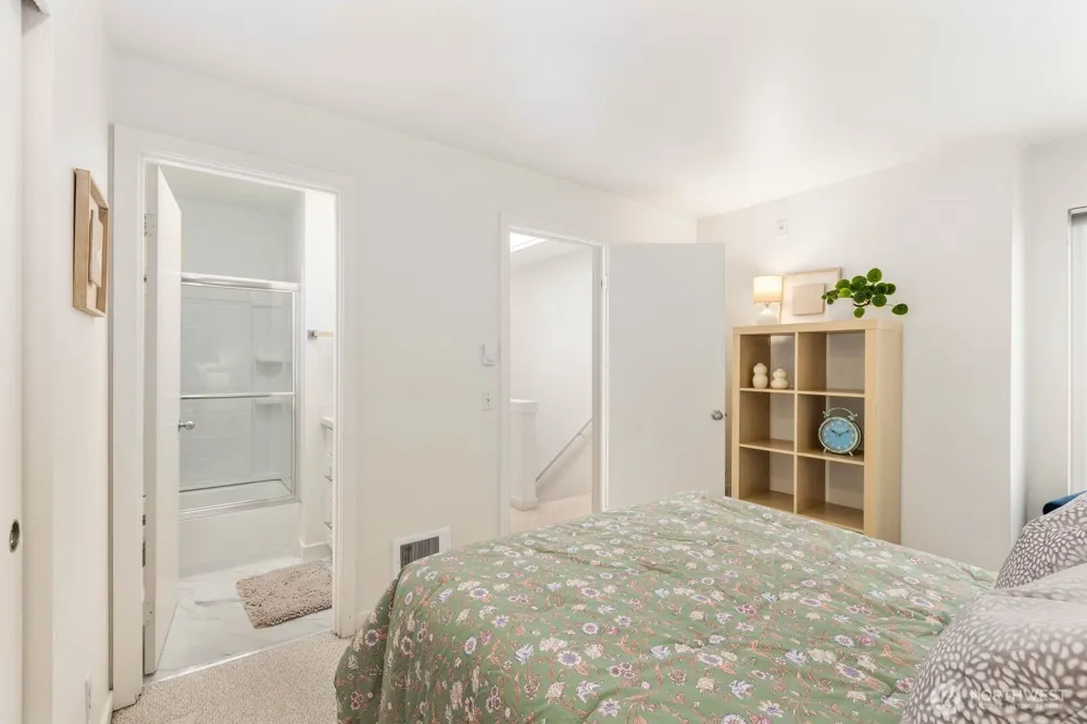 10237 SE 3rd Street #5 Bellevue, WA 98004